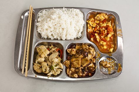 HOT - You are what you eat, so eat smart - balanced lunch at school cafeteria in Chengdu Canteen School Aesthetic, School Cafeteria Food, Balanced Lunch, Street Food Design, Cafeteria Food, School Meals, Street Food Market, Asian Street Food, China Food