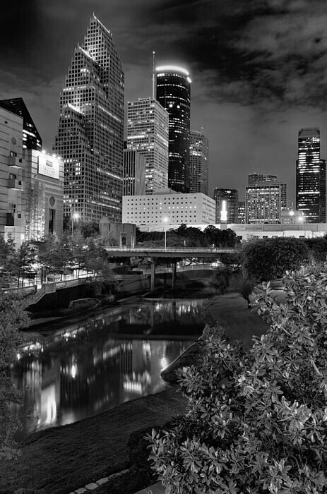 "H-TOWN"🏀🔥 Downtown Houston At Night, Texas Wallpapers, Houston At Night, Houston Culture, Houston Texas Skyline, Houston Skyline, Arte Hip Hop, Texas Forever, Perfect Background