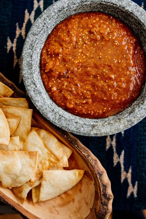 Chipotle Salsa Recipe, Tomatillo Recipes, Chipotle Salsa, Chipotle Recipes, Roasted Tomatillo Salsa, Easy Salsa Recipe, Roasted Tomatillo, Roasted Jalapeno, Homemade Salsa Recipe