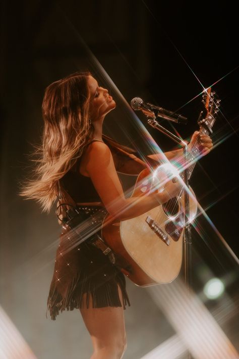 Girl Country Singers, Marren Morris, Music Photoshoot, Country Girl Life, Back In Business, Country Music Concerts, Country Musicians, Maren Morris, Kelsea Ballerini