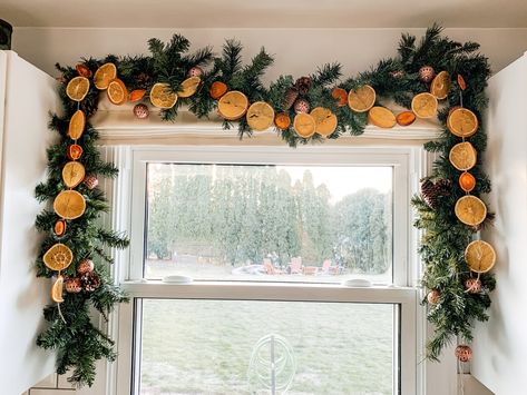 Dried Orange Garland, Types Of Oranges, Garland Tutorial, Dried Oranges, Orange Garland, Natural Christmas, Christmas Inspo, Elf On The Shelf Ideas, Happy Birthday Mom