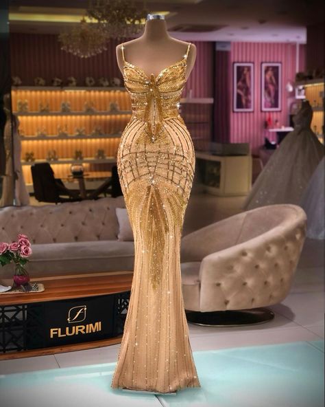 20s Prom Dress, Obx Season 3, Baju Kahwin, Gold Formal Dress, Met Gala Dresses, Gold Prom Dresses, Senior Prom Dresses, Birthday Idea, Glamour Dress