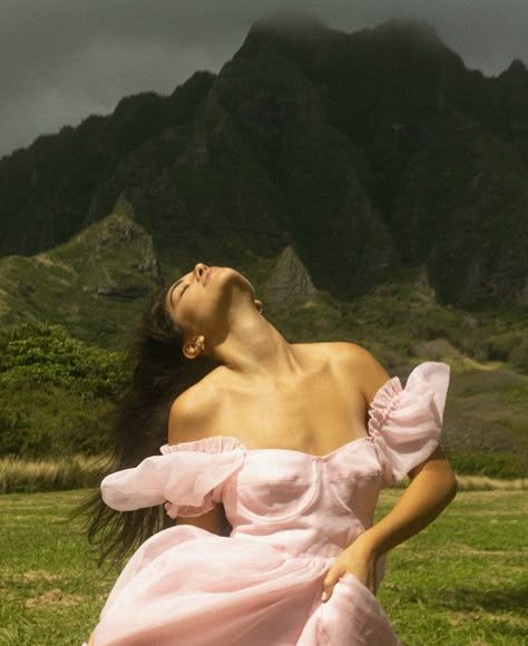 Princess @alexa.arzola 👑💓💐 do you have a favorite??:) Freedom Photoshoot, Whimsical Photoshoot, Selkie Dress, Princess Photo Shoot, Debut Photoshoot, Picnic Photoshoot, Oahu Photographers, Instagram Visual, Beautiful Photoshoot Ideas