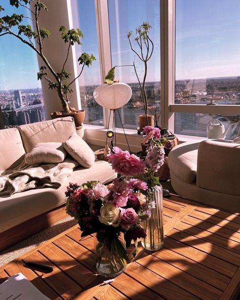 Mai Pham Apartment, Mai Pham, Nyc View, Cozy Interiors, Cozy Interior, House Inspo, Apartment, Table Decorations, Flowers