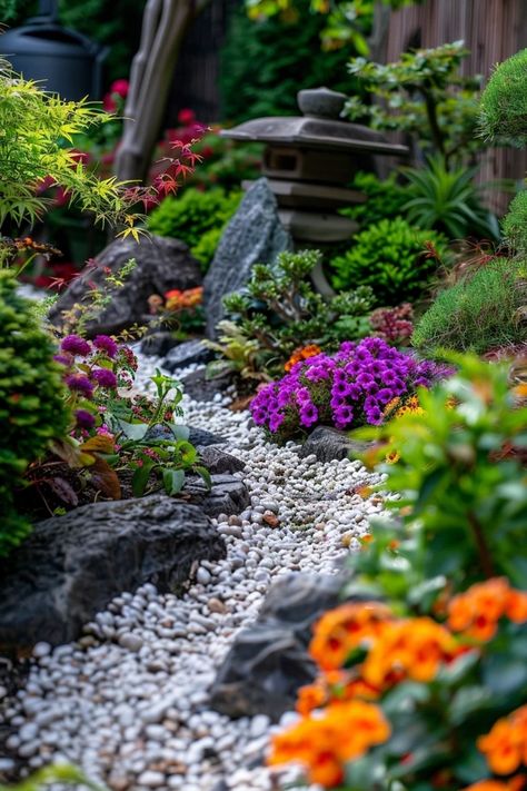 Small Space Japanese Garden Designs & Tips Japanese Yard Ideas Landscapes, Ideas For Flower Beds, Gardens For Small Spaces, Cloud Pruning, Garden Ideas For Small Spaces, Japanese Garden Ideas, Small Japanese Garden, Japanese Garden Landscape, Backyard Balcony