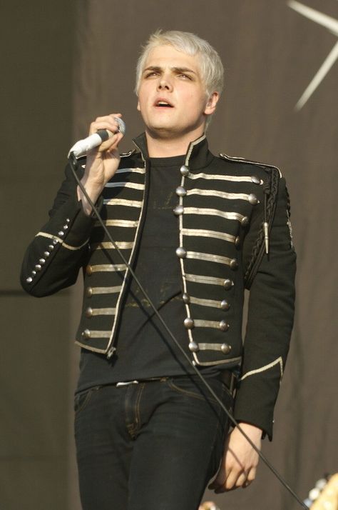 Black Parade Gerard Black Parade Gerard, Gerard Way Black Parade, Black Parade Jacket, Reading Uk, The Black Parade, Comic Book Writer, Reading Festival, Black Parade, Platinum Hair