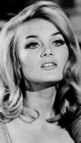 barbara bouchet by ScarlettBeauty, via Flickr 1960s Hair And Makeup, 1960s Makeup, Barbara Bouchet, Hairstyles Bangs, 1970s Hairstyles, 60s Makeup, 1960s Hair, 60s Hair, Diana Dors