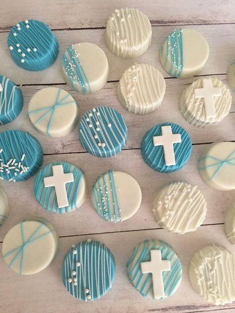 Chocolate Covered Ideas, Baptism Chocolate, Baptism Desserts, Baptism Party Boy, Baptism Decorations Boy, Bolo Panda, Baptism Party Decorations, First Communion Cakes, Holy Communion Party