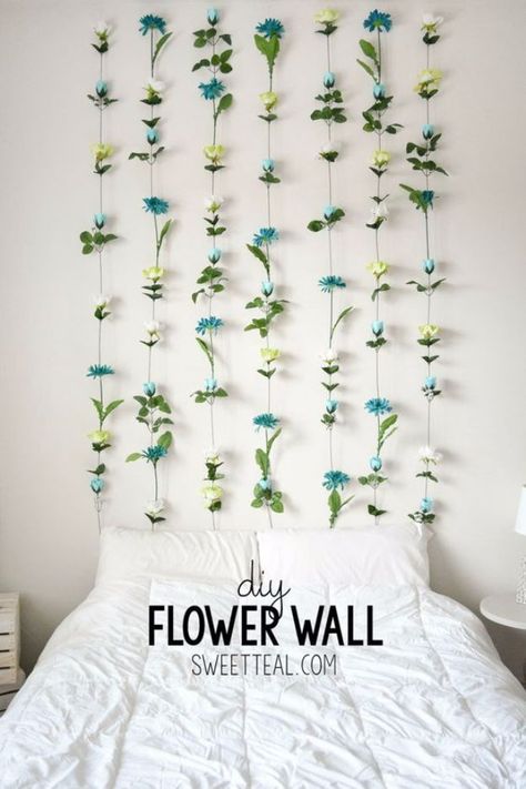 Best DIY Room Decor Ideas for Teens and Teenagers - DIY Flower Wall - Best Cool Crafts, Bedroom Accessories, Lighting, Wall Art, Creative Arts and Crafts Projects, Rugs, Pillows, Curtains, Lamps and Lights - Easy and Cheap Do It Yourself Ideas for Teen Bedrooms and Play Rooms http://diyprojectsforteens.com/diy-room-decor-ideas-teens?utm_content=buffer3b6ff&utm_medium=social&utm_source=pinterest.com&utm_campaign=buffer Headboard Tutorial, Diy Flower Wall, Dorm Diy, Dorm Room Diy, Diy Wand, Hemma Diy, Decor Ikea, Headboard Wall, White Bed