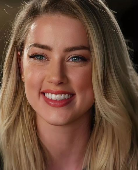 Amber Heard Video, Amber Heard Aesthetic, Amanda Heard, Amber Heard Movies, Amber Heard Gif, Amber Heard Hair, Amber Heard Style, Ac Odyssey, Happy New Year Pictures