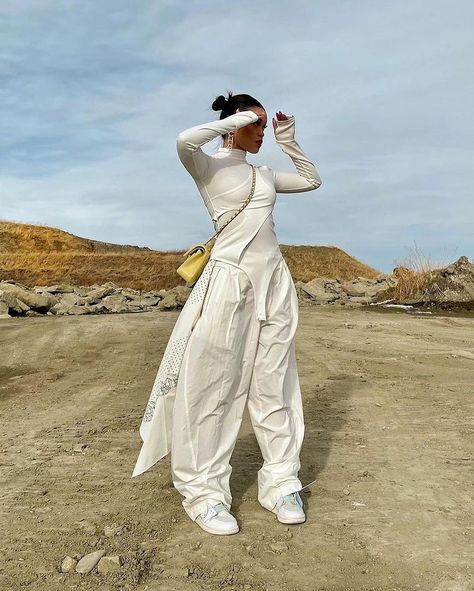 Basshead Outfit, Subversive Fashion, Futuristic Outfits, Deconstruction Fashion, Archive Fashion, Futuristic Fashion, Mode Inspo, Mode Inspiration, Streetwear Outfit