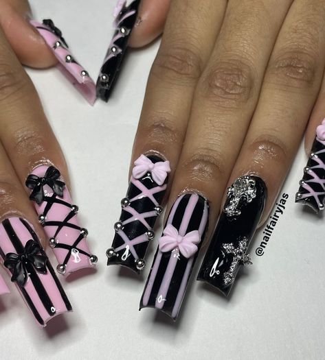 25 New Winter Nails to Inspire You Corset Nails, Punk Nails, Gothic Nails, Long Nail Designs, Goth Nails, Grunge Nails, Really Cute Nails, Coffin Nails Long, Unique Acrylic Nails