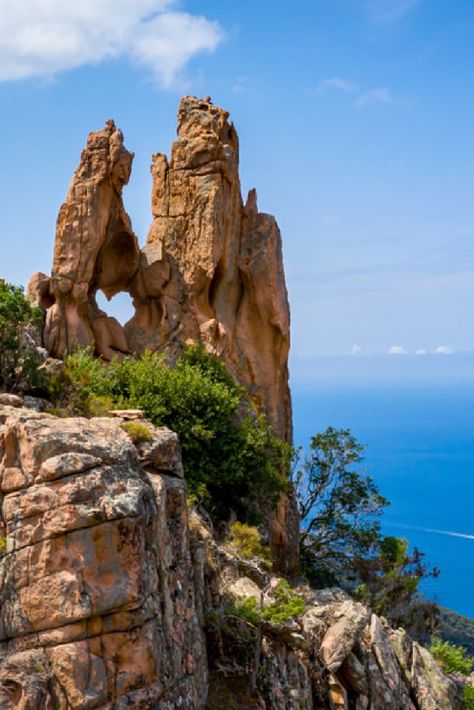 Merveilles naturelles de Corse, elles sont un petit paradis aux trésors cachés. Suivez le guide pour visiter les Calanques de Piana ! #piana #calanques #calanquesdepiana #corse #paysagecorse #criques #corsetourisme #visitefrance #endroitsparadisiaquesfrance #îlefrance #tourismecorse #vacancescorse Mediterranean Aesthetic, 3d Street Art, Summer Landscape, French Riviera, All Inclusive, Travel Dreams, Homework, Europe Travel, Places Ive Been