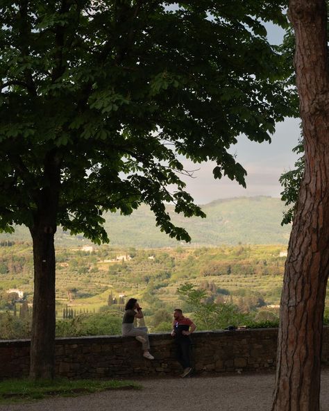 Snapshots from Arezzo, Italy 🏰 A small, beautiful hilltop town in Tuscany. We popped in for the evening and had one of our favourite meals of the trip at Trattoria Il Saraceno, a rustic restaurant with a dessert trolly (obviously had another tiramisu) #italy #tuscany #arezzo Somewhere In Northern Italy Aesthetic, Small Italian Town, Rural Italy, Northern Italy Aesthetic, Vernazza Italy, Arezzo Italy, Italy Restaurant, 5 Year Plan, Rustic Restaurant