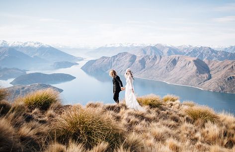 Love in Lake Wanaka features a romantic wedding shoot in the region of Lake Wanaka. Gorgeous winter wedding ideas and wedding photography to make you swoon! Wedding New Zealand, Queenstown Wedding, Lake Wanaka, Mountain Top Wedding, Mountain Photography, Sydney Wedding, Winter Flowers, Queenstown, Wedding Photography Inspiration