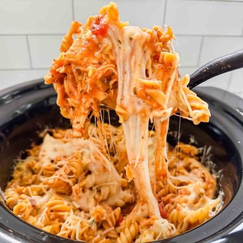 Crock pot Alfredo Marinara Chicken Pasta - Jordo's World Chicken And Marinara Recipes Crock Pot, Chicken Parm Pasta Crock Pot, Crock Pot Alfredo, Marinara Chicken, Crockpot Party, Crockpot Party Food, Crockpot Chicken Spaghetti, Crockpot Chicken Alfredo, Italian Chicken Crockpot