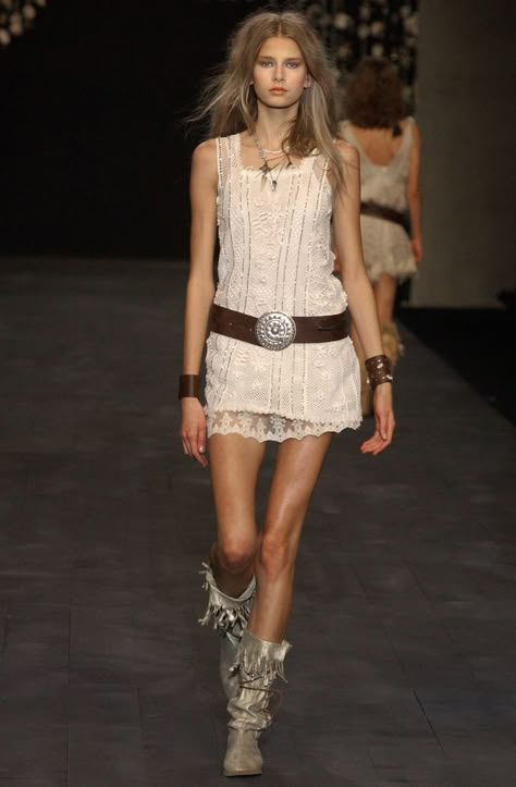 Isabel Marant Style, 2004 Fashion, Anna Molinari, Stockholm Fashion Week, Runway Outfits, Fashion Shows, Fashion Killa, Aesthetic Fashion, 90s Fashion