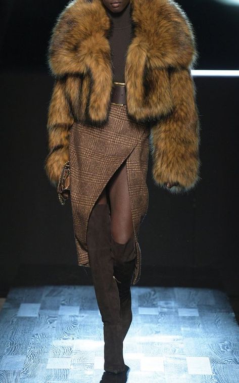 Animal Print Runway, Punk Street Style, Fur Coat Outfit, Michael Kors Fall, Michael Kors Fashion, Midi Pencil Skirt, City Outfits, Winter 23, Fox Fur Coat