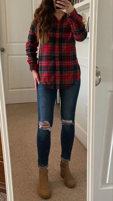 Red Flannel Shirt Outfit Women, Flannel Vest Outfit, Red Flannel Shirt Outfit, Red Plaid Shirt Outfit, Plaid Shirt Outfit Fall, Red Flannel Outfit, Green Flannel Outfit, Choir Outfits, Checked Shirt Outfit