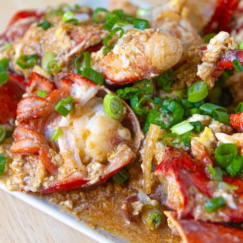 Chili Crab Recipe, Vicky Pham, Asian Chili, Egg And Tomato, Singaporean Food, Asian Seafood, Baked Teriyaki Salmon, Chili Crab, Home Cooking Recipes