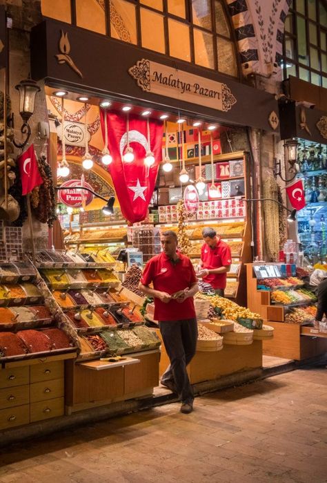 Istanbul Food Tour - Istanbul Spice Market - Traditional Turkish Food Istanbul Spice Market, Food In Turkey, Turkey Market, Ground Turkey Stroganoff, Istanbul Market, Food Istanbul, Turkish Food Traditional, Turkish Aesthetic, Turkish Market