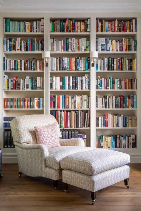 Cozy Home Library, Home Library Rooms, Bookshelf Inspiration, Library Inspiration, Casa Country, Library Room, Library Wall, Home Library Design, Home Libraries