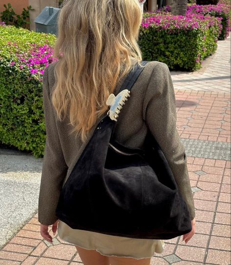 Slouchy Bag Aesthetic, Slouchy Bag Outfit, Big Bag Aesthetic, Big Sling Bag, Josefine Vogt, 2023 Love, Slouchy Bag, Bag Aesthetic, Bags Aesthetic