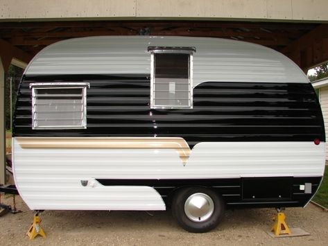 Vintage Trailers For Sale, Camper Vintage, Chuck Box, Vintage Camper Remodel, Caravan Renovation, Retro Caravan, Vintage Rv, Travel Trailer Remodel, Vintage Campers Trailers