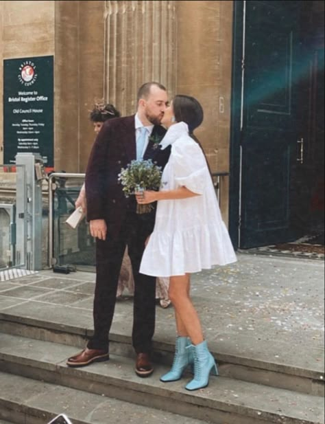 Wedding Celebration Outfit Bride, Short Wedding Dress Pregnant, Elopement Midi Dress, Casual Small Wedding, Short Wedding Dress With Tights, Unconventional Wedding Outfit, Courthouse Wedding Outfit Casual, Winter Courthouse Wedding Dress, Courthouse Wedding Casual