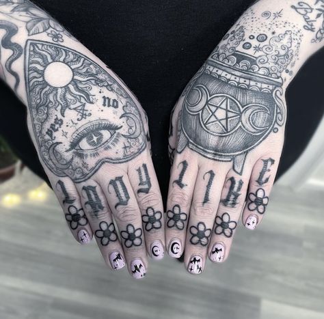 Hand Tattoos For Witches, Hand Tattoos Witchy, Creepy Finger Tattoos, Planchette Hand Tattoo, Witchy Hand Tattoos For Women, Knuckle Tattoos For Women Words, Oujia Board Tattoos, Hand And Finger Tattoos For Women, Horror Hand Tattoos