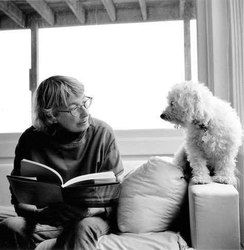 Mary Oliver: Poet and wanderer in the woods. "“Poetry isn’t a profession, it’s a way of life. It’s an empty basket; you put your life into it and make something out of that.” Marilynne Robinson, Brain Pickings, Fall Songs, Mary Oliver, National Book Award, Dog Photograph, Beating Heart, Penguin Books, Book Awards