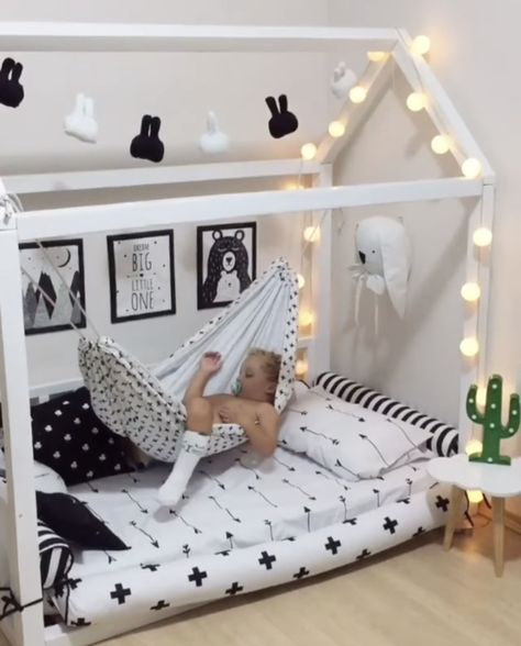 Idea Bilik Tidur, Reka Bentuk Bilik Tidur, Diy Toddler Bed, Zimmer Diy, Hiasan Bilik Tidur, Toddler Boys Room, Toddler Rooms, Baby Room Design, Toddler Bedrooms