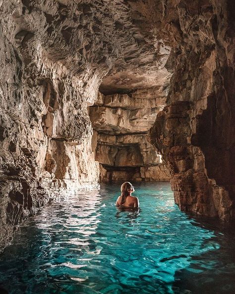 Cave Photoshoot, Blue Cave Croatia, Cave Photography, Mermaid Cave, Cave Pool, Warm Vacation, Cave Photos, Beach Photo Inspiration, Underwater Caves