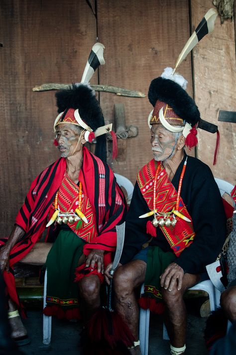 Konyak Naga Men in Traditional Clothes. Nagaland NE india. The last head hunters, konyak tribe warrior on Behance Konyak Naga, Men In Traditional, Fashion In India, Indigenous Style, Tribe Fashion, Multi Cultural, Fashion Textiles, Men Tattoos, Indigenous Tribes