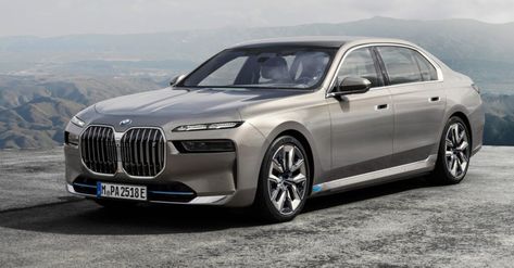 BMW's luxurious flagship sedan is now available with a 536-hp electric powertrain and a 32-inch Theater Screen in the roof. Bmw Electric Car, Bmw I7, Bmw Car Models, Bmw Electric, Bmw 740i, Bmw Price, Luxury Car Brands, Bmw I3, Bmw 7 Series