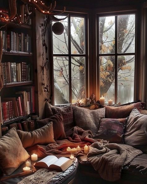 Dream Library Cozy Reading Room, Home Library Design Cozy, Redecorate Room, Cozy Reading Room, Dark Academia Interior, Cosy Reading Corner, House Library, Home Atelier, Cozy Bedrooms