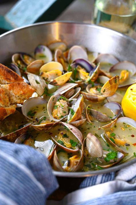 How to Make Steamed Clams in White Wine Sauce - The Perfect Tide Steamer Clams White Wine, Steamers Recipe Clams, Clams Vongole, Clams In White Wine Sauce, Garlic Wine Sauce, Steamed Clams Recipe, Clams Recipe, Steamed Clams, Clam Recipes