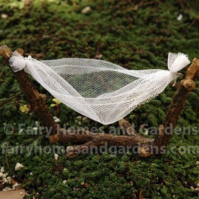 Miniature Fairy Hammock Tiny Gardens, Diy Hammock, Fairy Garden Furniture, Fairy Garden Crafts, Fairy Accessories, Fairy Furniture, Faeries Gardens, Mini Fairy Garden, Fairy Crafts