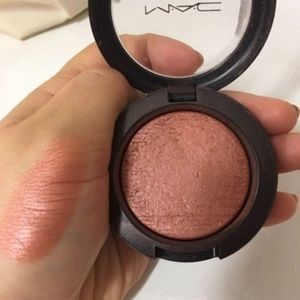 MAC Extra Dimension Blush in Hushed Tone Mac Extra Dimension Blush, Mac Mocha Blush, Charlotte Tilbury Lipstick Swatch, Mac Studio Fix Powder, Charlotte Tilbury Lipstick, Mac Blush, Olive Undertones, Lipstick Swatches, Hair Skin Nails