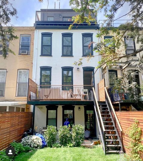 Brownstone Backyard Ideas, Small Terraced House Extension, Brownstone Deck, Brooklyn Brownstone Interior, Ipe Fence, Brownstone Backyard, Brownstone Garden, New York Backyard, Brownstone Renovation