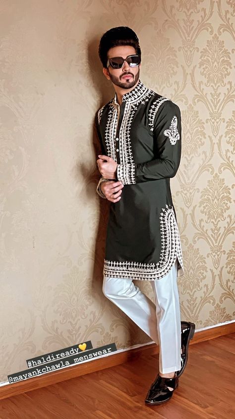 Traditional Indian Mens Clothing, Indian Wedding Suits Men, Sherwani For Men Wedding, Boys Kurta Design, Wedding Kurta For Men, Groom Dress Men, Gents Kurta Design, Gents Kurta, Kurta Men