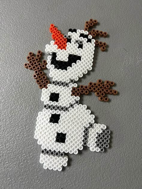 Plastic Balls Diy Craft Ideas, Fuse Beads Christmas Patterns, Olaf Perler Bead Pattern, Winter Perler Beads, Christmas Perler Bead Ideas, Hama Beads Patterns Christmas, Christmas Hama Beads Pattern, Beads Christmas, Perler Christmas