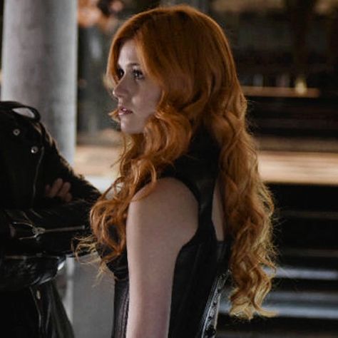 Clary Fray Hair, Riverdale Set, Gotham Characters, Clary Fairchild, Insurgent Quotes, Cassandra Jean, Kat Mcnamara, Divergent Quotes, Divergent Funny