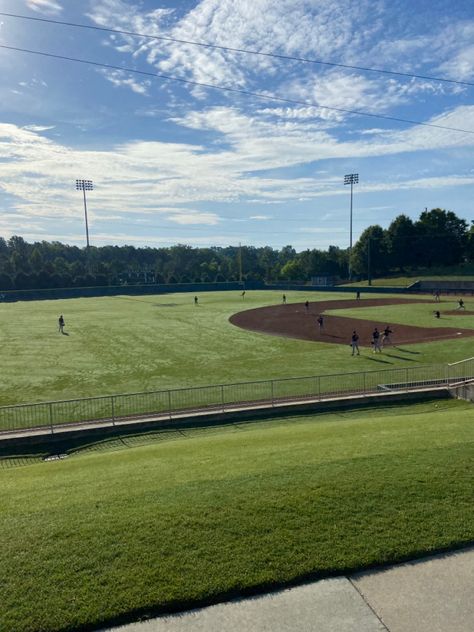 Aesthetic Baseball Game Pics, College Baseball Aesthetic, Highschool Baseball Aesthetic, Highschool Baseball, Baseball Aesthetic, Japan Baseball, Sunset Baseball Field, Aesthetic Sports, Korean Aesthetic