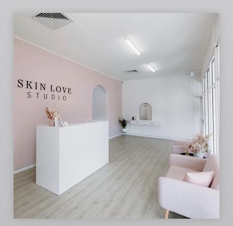 Botox Salon Ideas, Botox Room Ideas, Pink And White Salon, Beauty Room Salon, Home Beauty Salon, Esthetician Room Decor, Esthetics Room, Spa Room Decor, Spa Interior Design