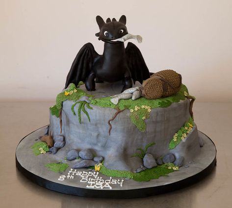 Dragons Cake, Toothless Cake, Dragon Birthday Cakes, Dragon Cakes, Dragon Birthday Parties, Dragon Cake, Cake Wrecks, Dragon Birthday, Dragon Party