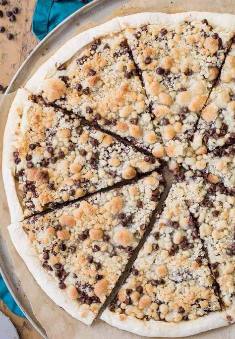 Chocolate Chip Deserts, Chocolate Chip Dessert, Chocolate Chip Pizza, Pizza Friday, Sugar Spun Run, Dessert Pizza Recipes, Desserts With Chocolate Chips, Cream Cheese Sauce, Homemade Pizza Crust