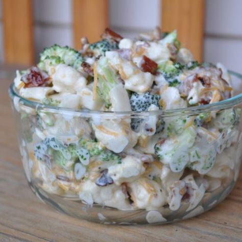 Broccoli Cauliflower Salad Recipes, Amish Broccoli Salad, Creamy Broccoli Salad, Heavenly Recipes, Broccoli Cauliflower Salad, Salad Kale, Eclair Cake, Broccoli Salad Recipe, Chocolate Eclair