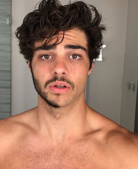 beard of not beard ? Noah Centineo, Instagram Thoughts, San Diego State University, Grunge Guys, Lara Jean, Movie Couples, Perfect Man, Funny Faces, A Face