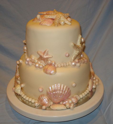 Beach Wedding Cake Beach Wedding Cakes, Dreamy Beach Wedding, Seashell Cake, Beach Theme Wedding Cakes, Ocean Cakes, Seashell Wedding, Dreamy Beach, Beach Cakes, Beach Wedding Cake